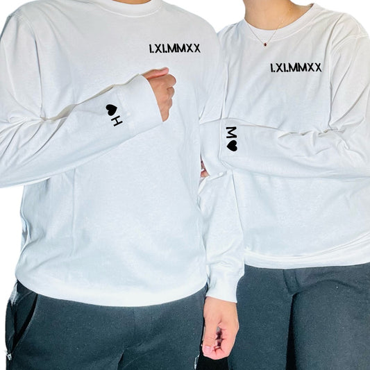 Date mémorable avec initiales et cœur sur le brassard